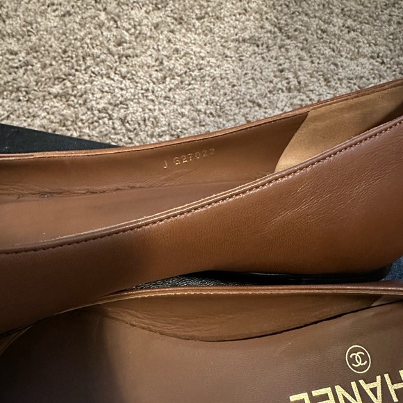 Chanel Brown and Black Leather Flats - Picture 6 of 8
